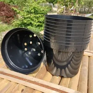 10 Litre Pots, durable plastic planting containers suitable for a variety of gardening applications, ideal for use in UK gardens.